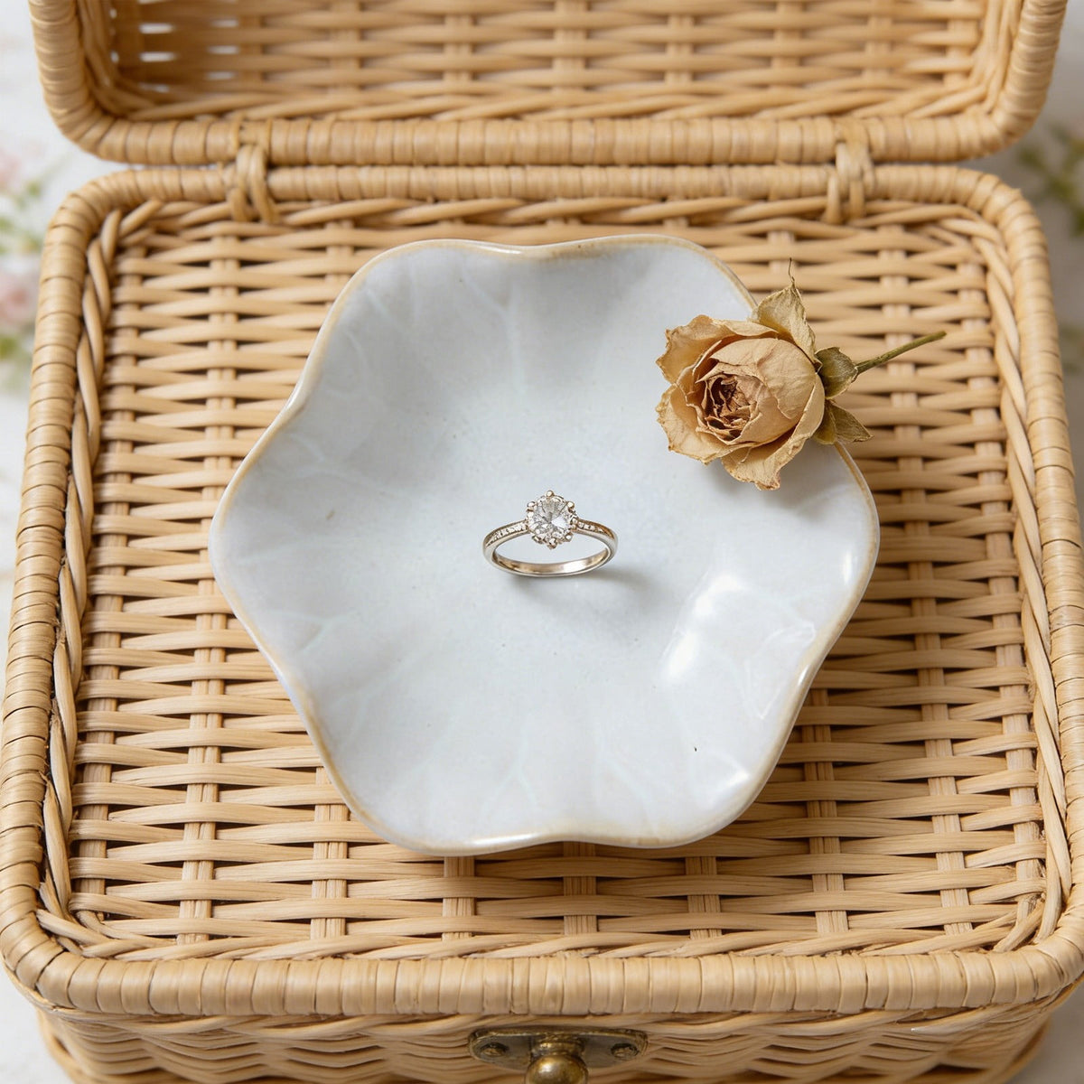 Leaf-Shaped Ceramic Trinket Dish in White, 4.33 x 3.54 in Ring and Key Tray - Image 3